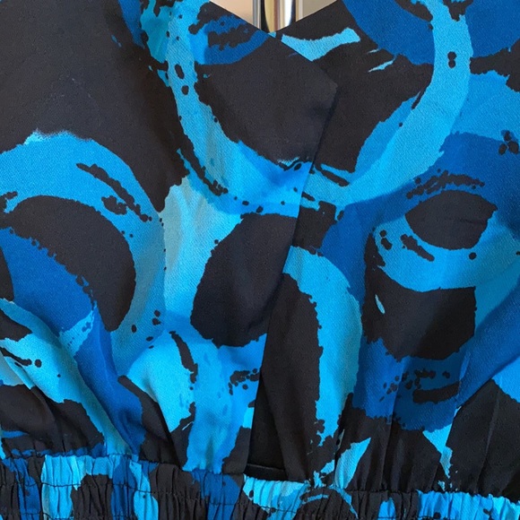 Printed Ruffle Bodycon Dress - Picture 6 of 8